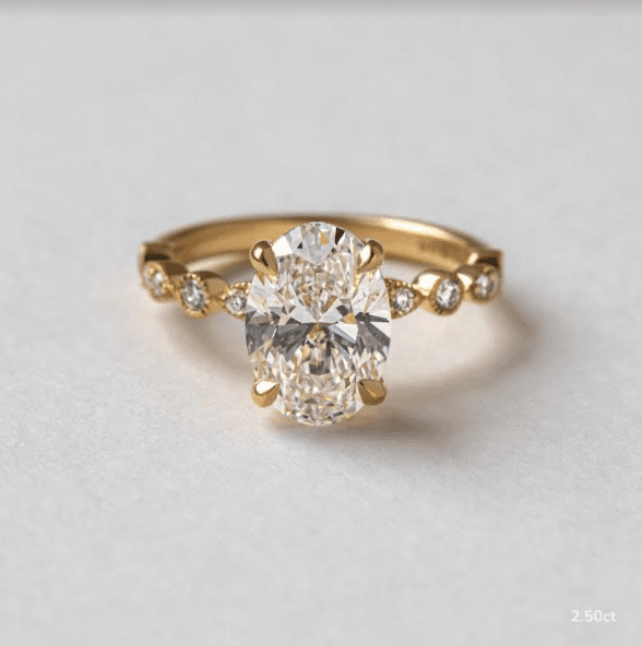 The Appeal of a 2.5 Carat Oval Cut Diamond Ring